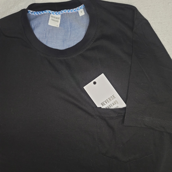 New  with tag  / T-shirt - Picture 3 of 6